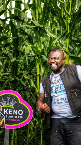 Überzeugt euch von Kenos 🌽- Keno. Im Raum Weser Ems in Bissel an der Garreler Straße hatten wir sandigstes Bedingungen und konnten diese mit Kenos Mais und @lemken.agrovision #DeltaRow trotzdem meistern, zumindest Stand heute 😉☀️🌧. Ihr wollt mehr zu Kenos Mais wissen, dann schreibt uns doch oder ruft uns unter 04494 87 67 900 an und wir beraten euch, ganz neu im Team Veronica Engel, die selbst auf dem Familierenhof mit Kenos Mais Erfahrungen gesammelt hat.
Wir freuen uns auf euch! 
PS: es ist auch noch Live etwas geplant mit @deschwattenostfreesjung, abonniert dazu einfach @primesaat.agrar, dann verpasst ihr nichts 🌽🌽🌽
.
#fürdenmodernenlandwirt #primesaat #agrar #landwirtschaft #mais